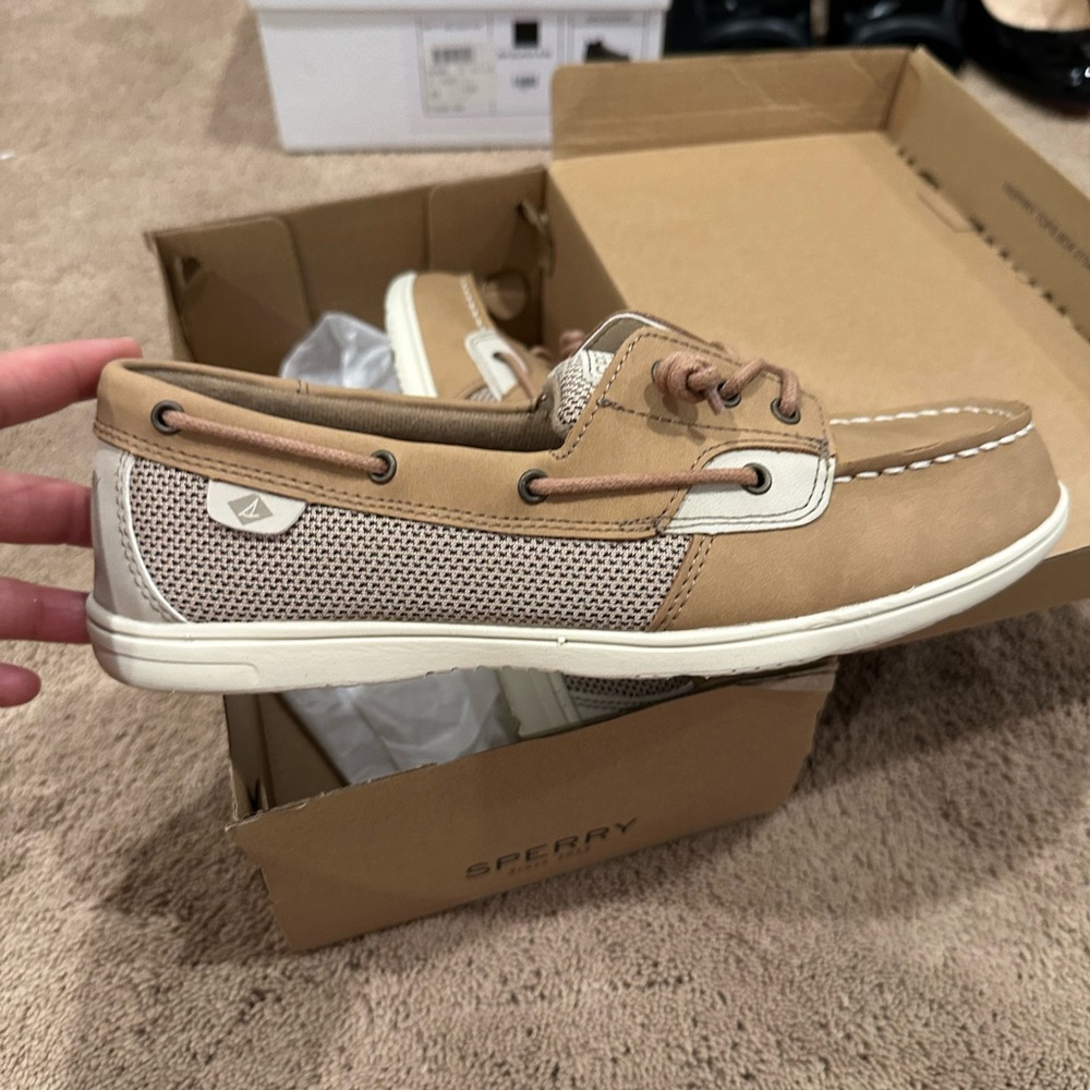 Sperry Tan Boat Shoes size 6M - Brand new with box